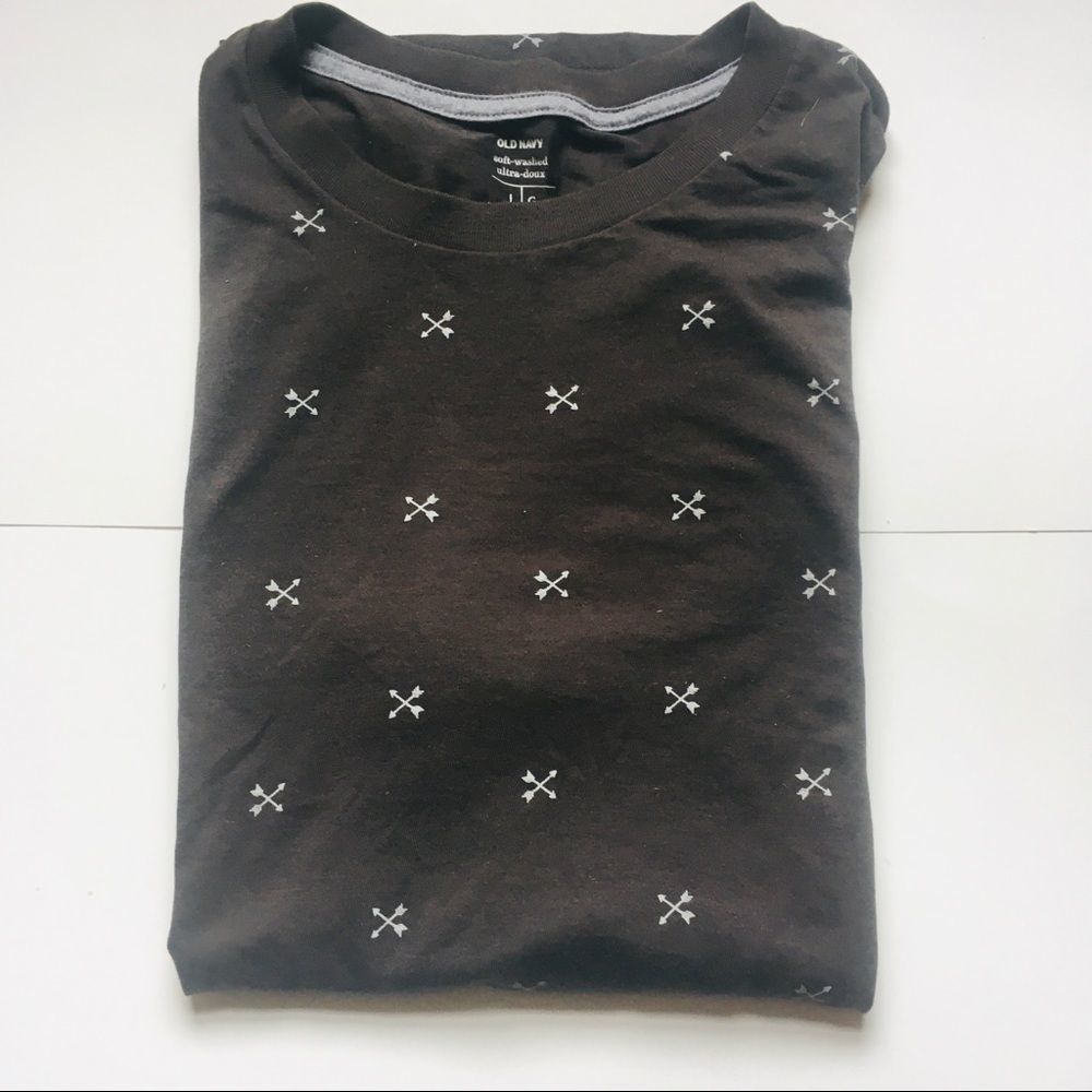 Old Navy graphic tee arrow design. Size L